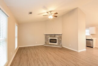 6924 Hickory Log Rd in Austell, GA - Building Photo - Building Photo