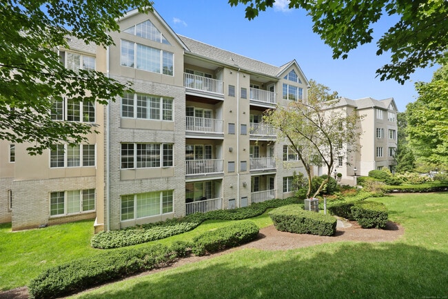 2 Homestead Ln in Greenwich, CT - Building Photo - Building Photo
