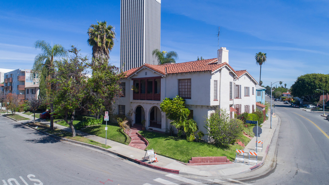 754 S Orange Grove Ave in Los Angeles, CA - Building Photo