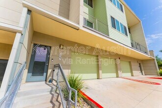 604 N Bluff Dr in Austin, TX - Building Photo - Building Photo