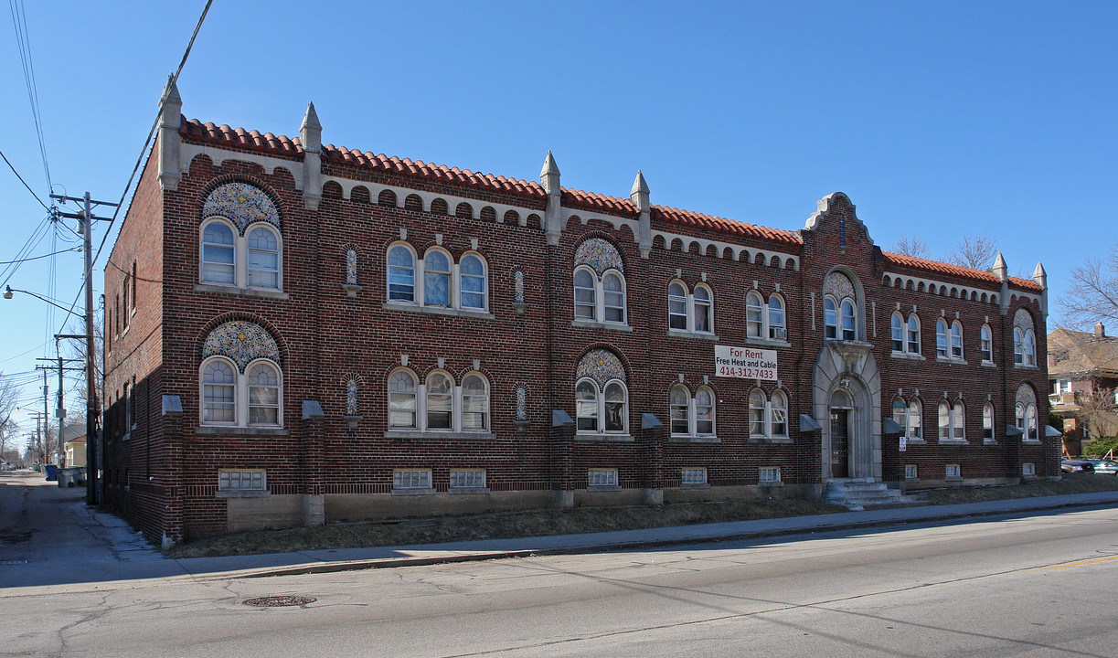 2672 N 41st St in Milwaukee, WI - Building Photo