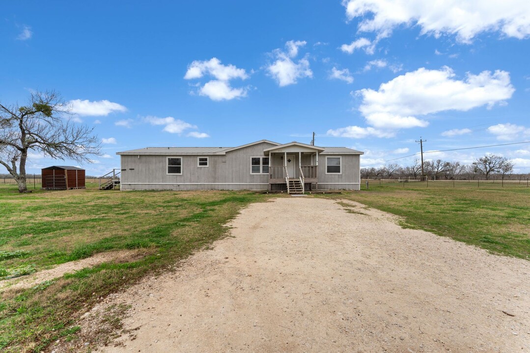 1908 Ilka Switch in Seguin, TX - Building Photo