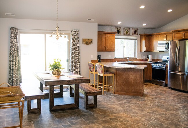 226 Seven Sisters Dr in Sandpoint, ID - Foto de edificio - Building Photo