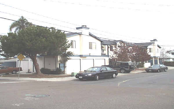 1204 Vega St in San Diego, CA - Building Photo