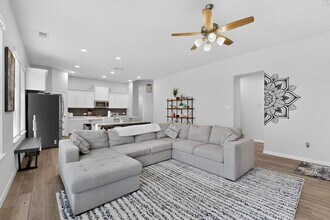 2319 Kirkstall Wy in Forney, TX - Foto de edificio - Building Photo