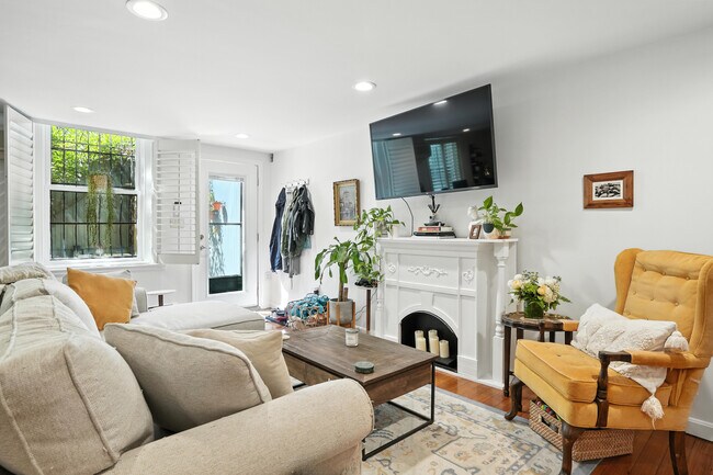 157 Beacon St, Unit 1 in Boston, MA - Building Photo - Building Photo