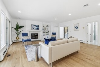 183 Gardner St in Hingham, MA - Building Photo - Building Photo