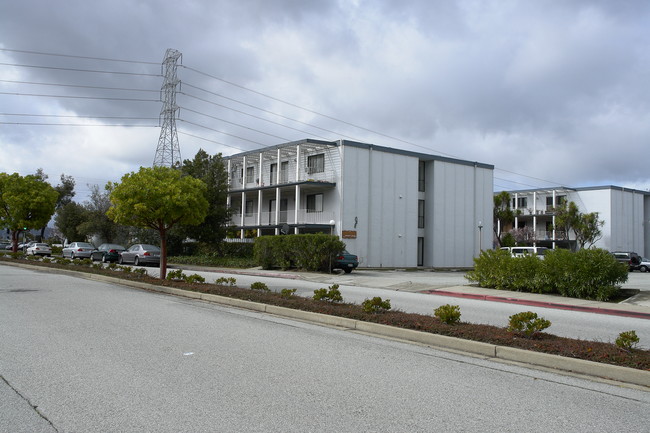 Sandpiper Apartments in Foster City, CA - Building Photo - Building Photo