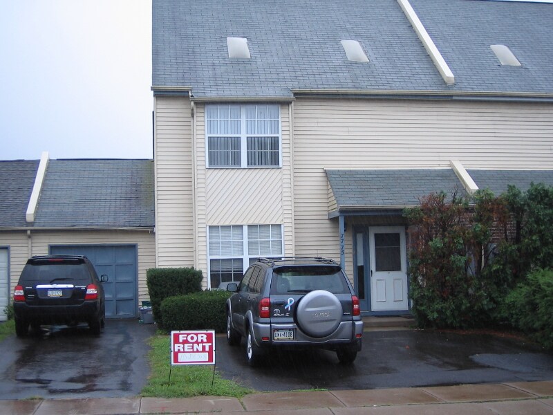 77 Sandybrook Dr in Langhorne, PA - Foto de edificio