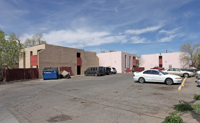 211-219 Candelaria Rd NW in Albuquerque, NM - Building Photo - Building Photo