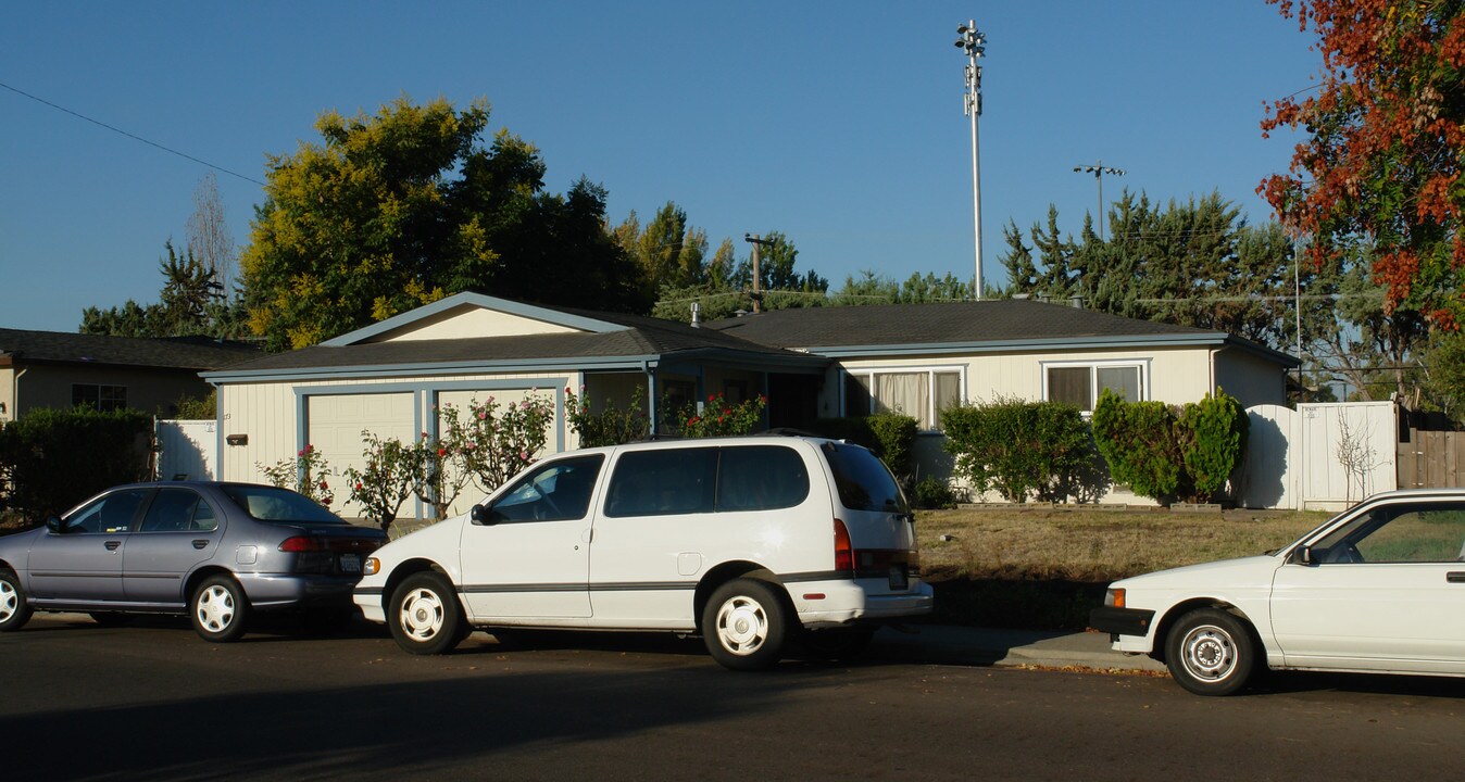 173-175 Fanyon St in Milpitas, CA - Building Photo