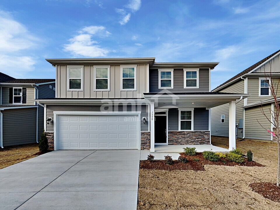 1320 Lomond Dr in Nashville, TN - Foto de edificio