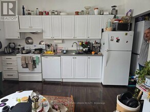 18 Palmerston Ave in Toronto, ON - Building Photo - Building Photo