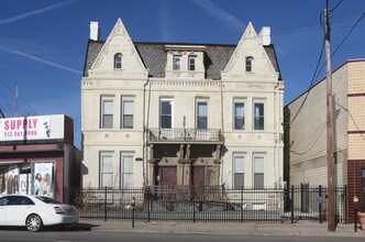 2527 Gilbert Ave in Cincinnati, OH - Foto de edificio - Building Photo
