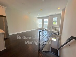 239 Uptown W Dr in Charlotte, NC - Foto de edificio - Building Photo