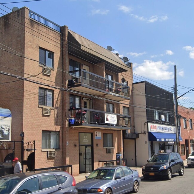 4341-4347 162nd St in Flushing, NY - Building Photo - Building Photo