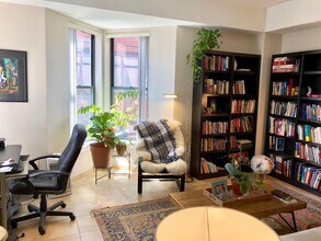 33 Fay St, Unit 315 in Boston, MA - Building Photo - Building Photo