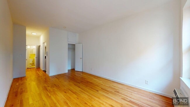 350 E 76th St in New York, NY - Building Photo - Building Photo