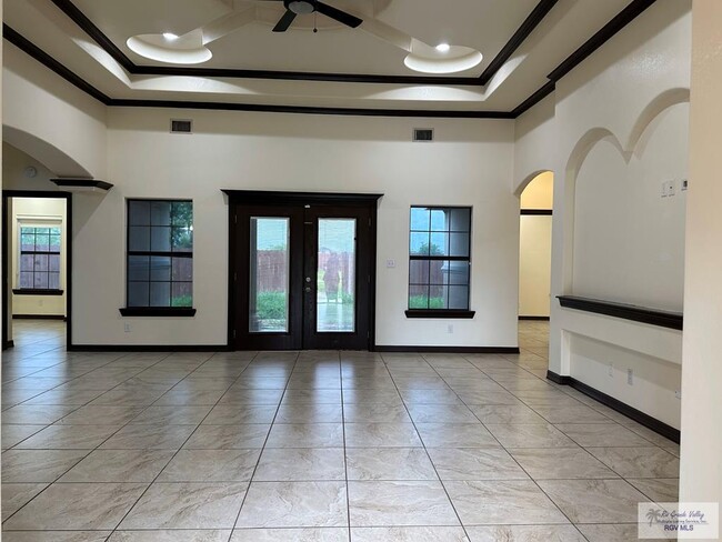 6705 Stone Oak in Brownsville, TX - Foto de edificio - Building Photo