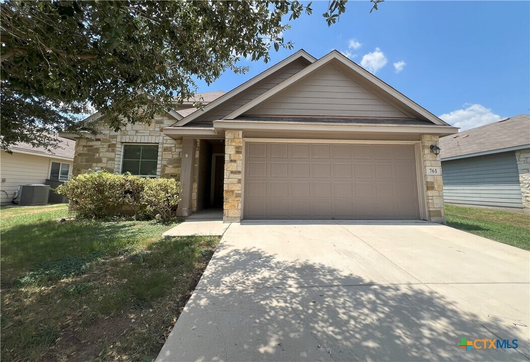 761 Wolfeton Way in New Braunfels, TX - Building Photo