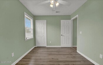 9030 Houston St in Panama City Beach, FL - Foto de edificio - Building Photo