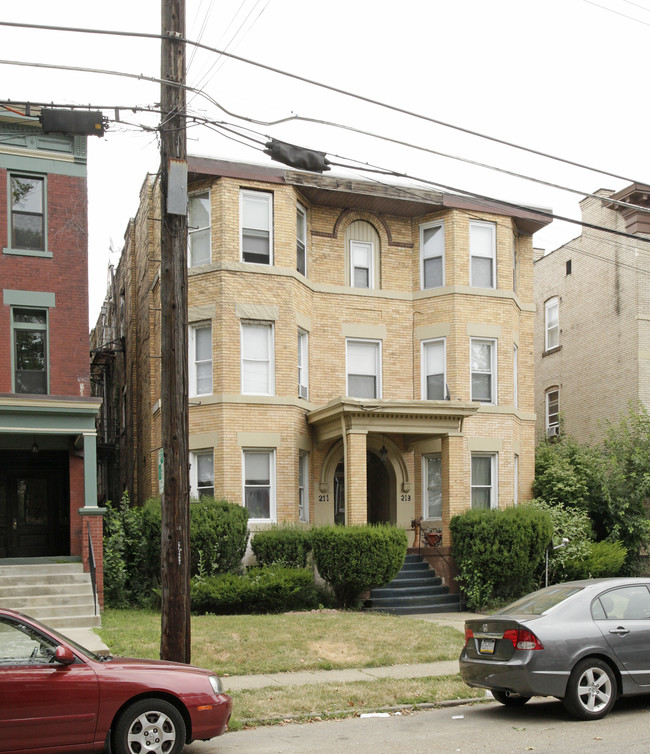 211-213 S Millvale Ave in Pittsburgh, PA - Building Photo - Building Photo