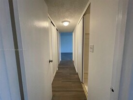 605 S Pine Island Rd in Plantation, FL - Building Photo