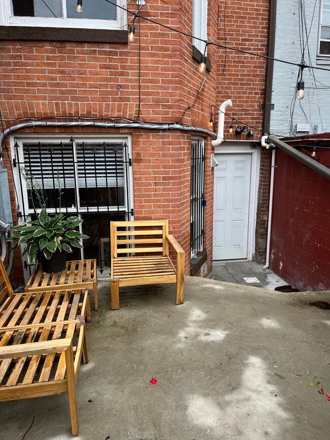 937 Saint Paul St, Unit 937b