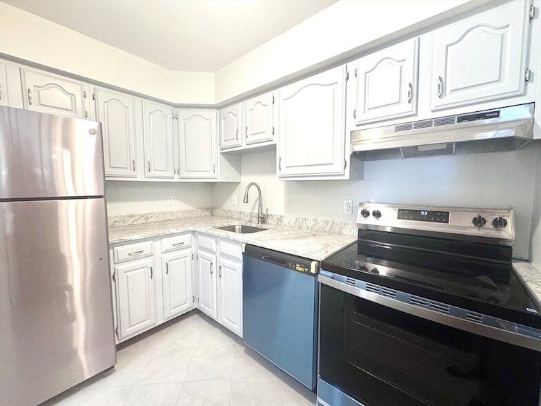 4975 Washington St, Unit 109 in Boston, MA - Building Photo