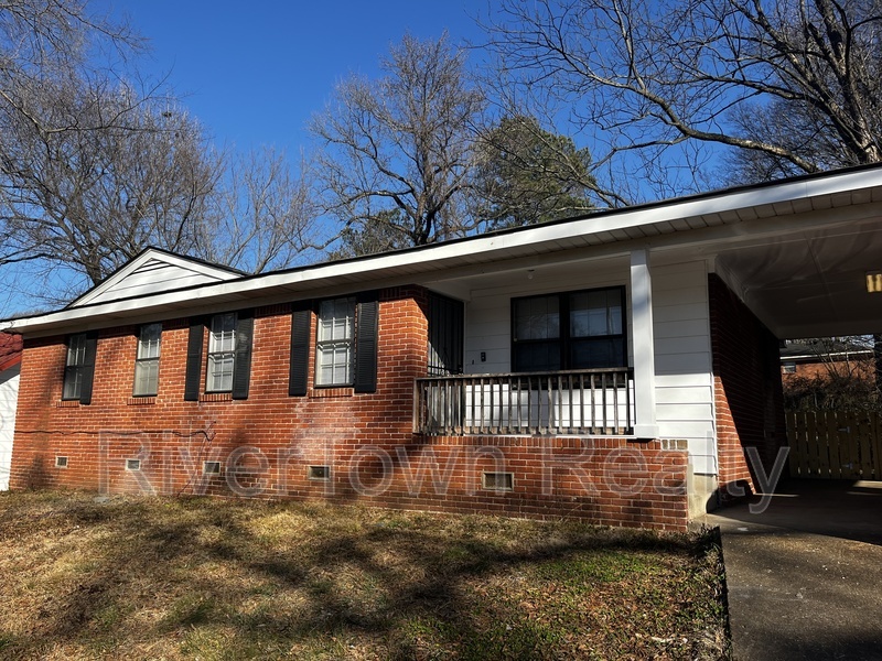 2060 Sharon Ln in Memphis, TN - Foto de edificio