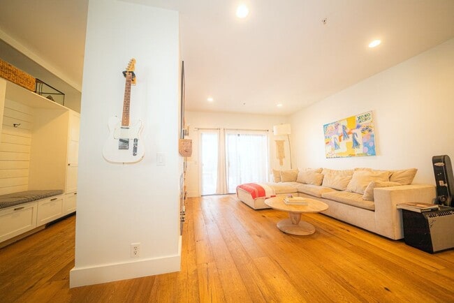 4527 Carpinteria Ave in Carpinteria, CA - Building Photo - Building Photo