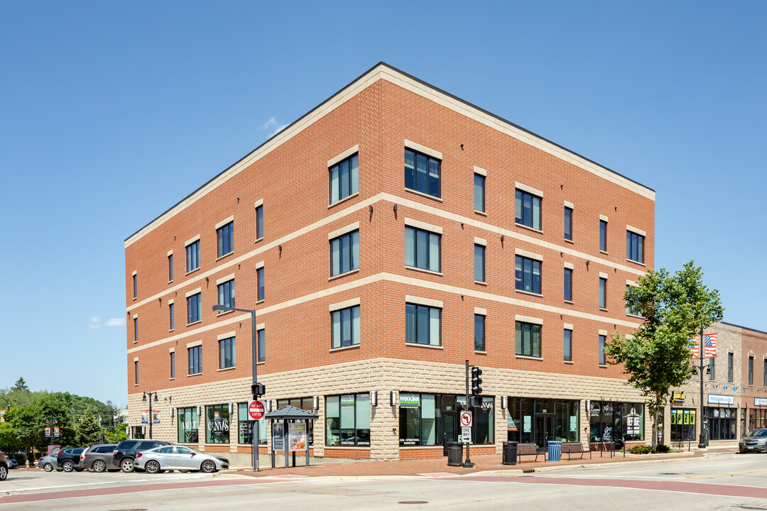 Plaza DeKalb in Dekalb, IL - Foto de edificio