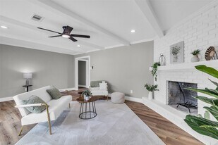 3518 Shore Shadows Dr in Crosby, TX - Building Photo