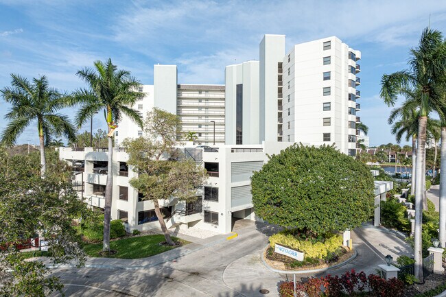 Voyager Condominium in Pompano Beach, FL - Building Photo - Building Photo