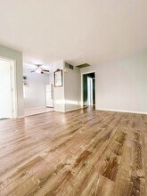 250 Rosery Rd NW in Largo, FL - Building Photo - Building Photo
