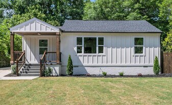 14 Pleasant Ridge Ave in Greenville, SC - Building Photo