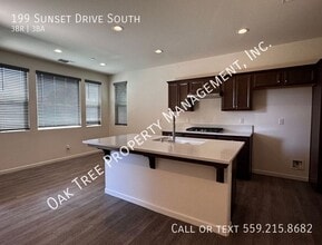 199 Sunset Drive S in Madera, CA - Building Photo - Building Photo