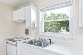 726 Sunnywood Rd in Newport News, VA - Building Photo - Building Photo