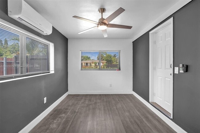 14600 NW 11th Ct in Miami, FL - Foto de edificio - Building Photo