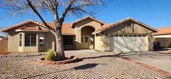 3845 Vía De La Reina in Sierra Vista, AZ - Building Photo