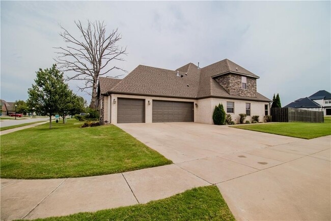 4607 SW Barton St in Bentonville, AR - Foto de edificio - Building Photo