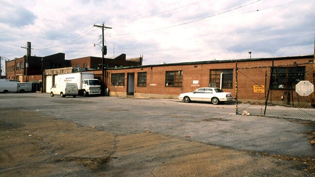 Dinks Parrish Laundry in St. Louis, MO - Foto de edificio - Other