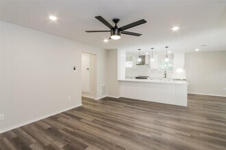3434 Silverwood Ln in Dallas, TX - Building Photo - Building Photo