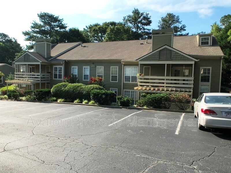 1104 Riverview Dr in Marietta, GA - Building Photo