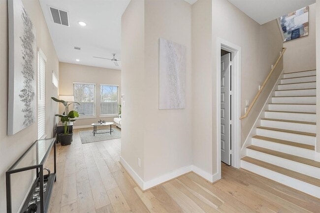 303 Queen Sude Ln in Houston, TX - Building Photo - Building Photo