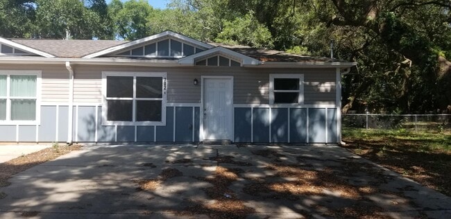 702 Lynch St in Pensacola, FL - Building Photo - Building Photo