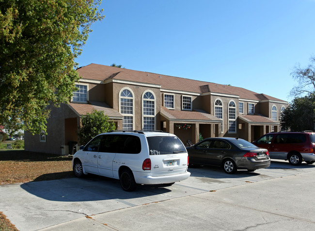 212 Majors Ln in Kissimmee, FL - Foto de edificio - Building Photo