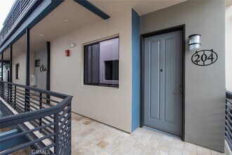 330 Salem St, Unit 204 in Glendale, CA - Building Photo - Building Photo