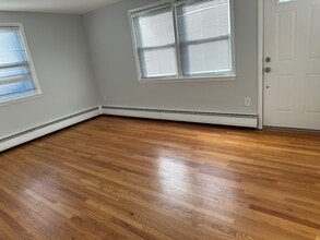 261 East Ave, Unit 2BR-1BA in Norwalk, CT - Foto de edificio - Building Photo