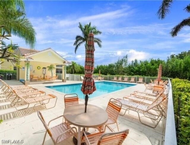 1316 Mainsail Dr in Naples, FL - Building Photo